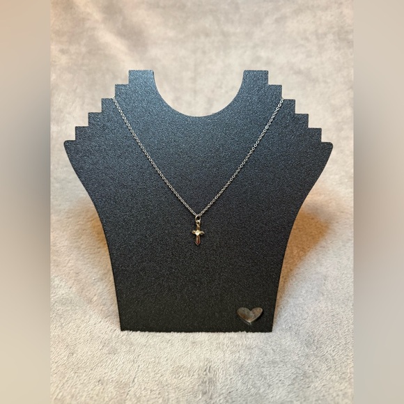 🩶✝️🩶Elegant Childs Silver Tone Necklace with Two-Tone Cross Pendant🩶✝️🩶/EUC - Picture 2 of 7